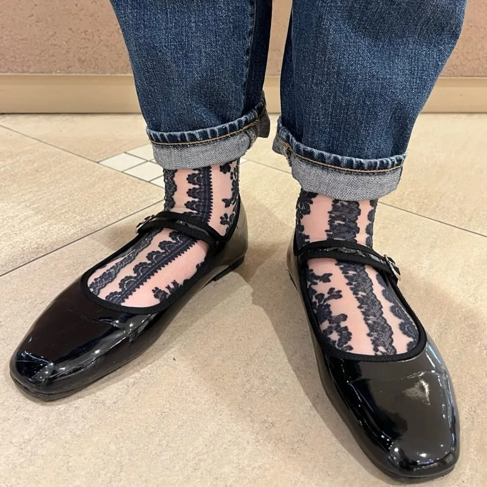 021132284 Sheer Lace Pattern Low Crew Socks