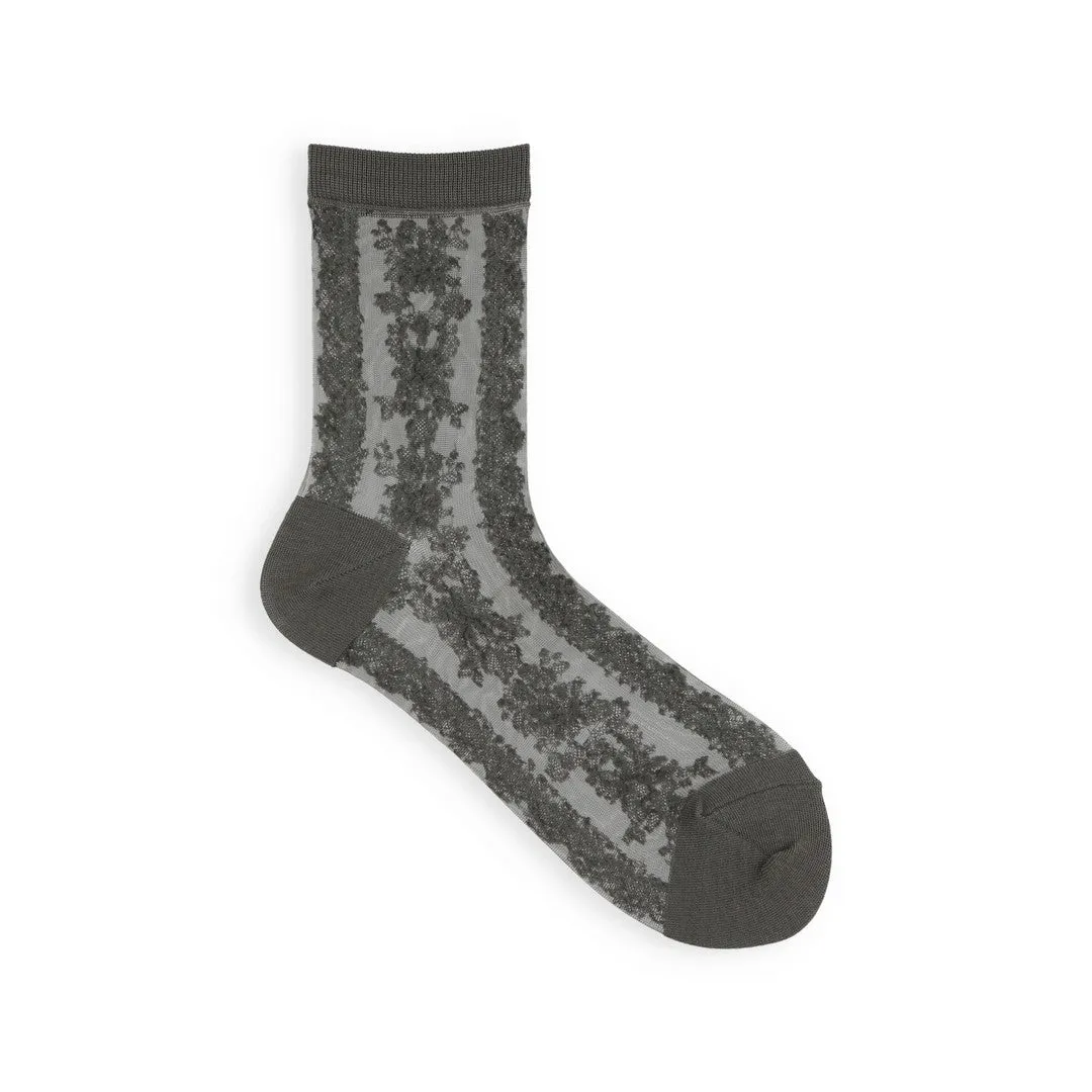 021132284 Sheer Lace Pattern Low Crew Socks