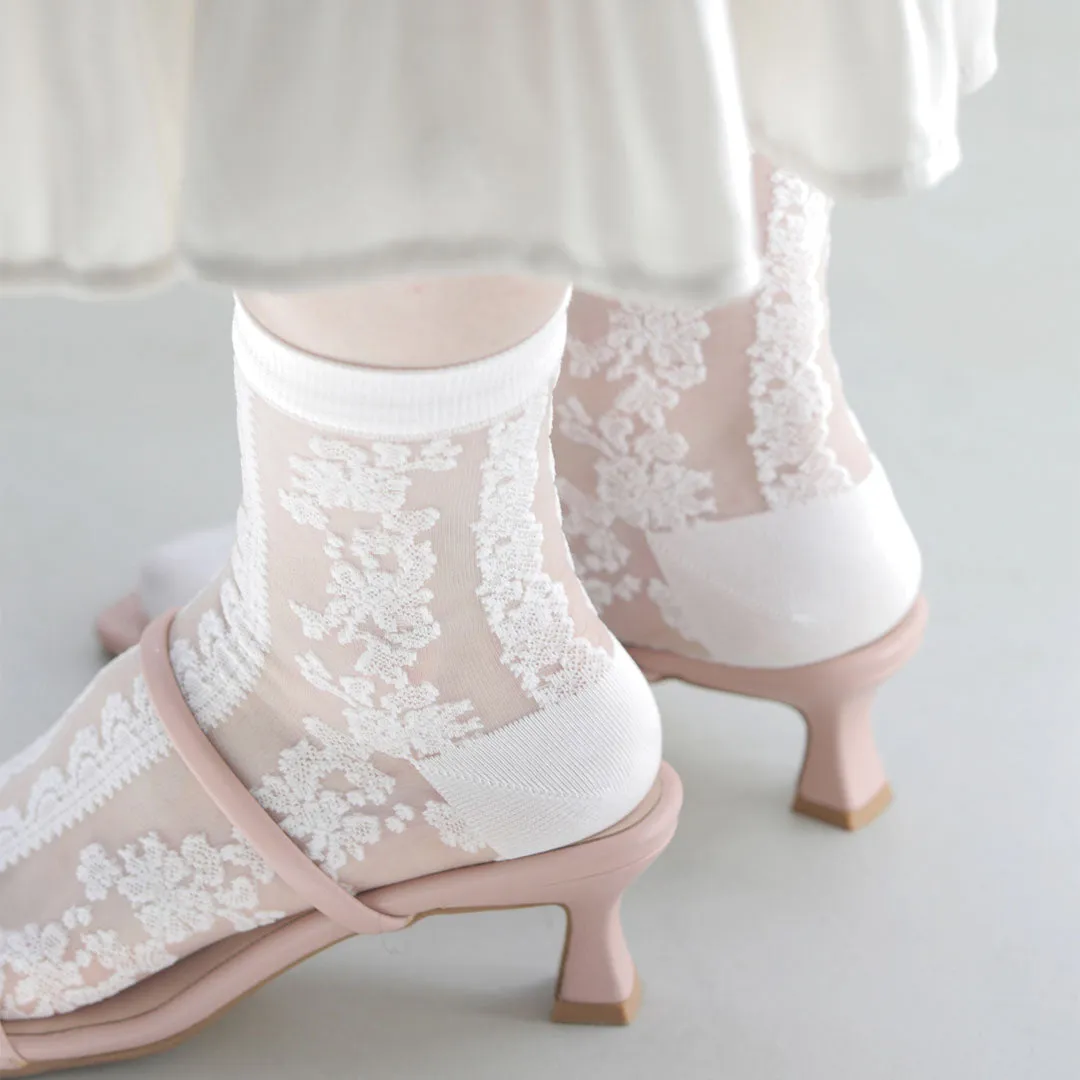 021132284 Sheer Lace Pattern Low Crew Socks