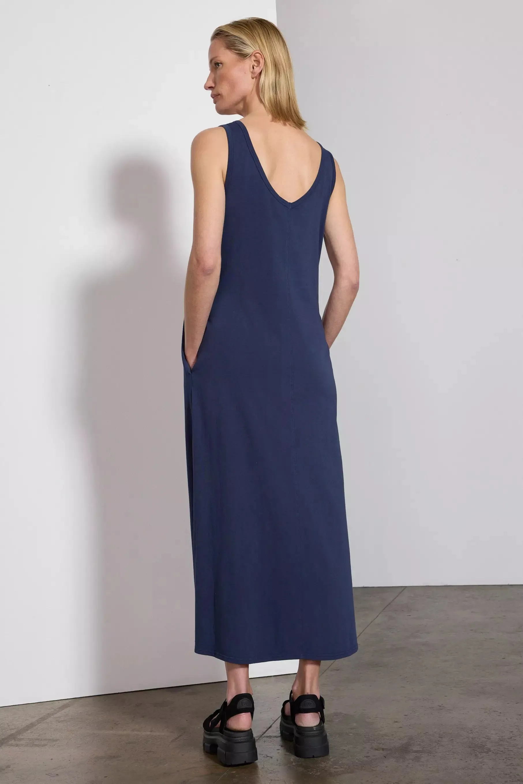 Calm V-Neck Dress - Deep Navy
