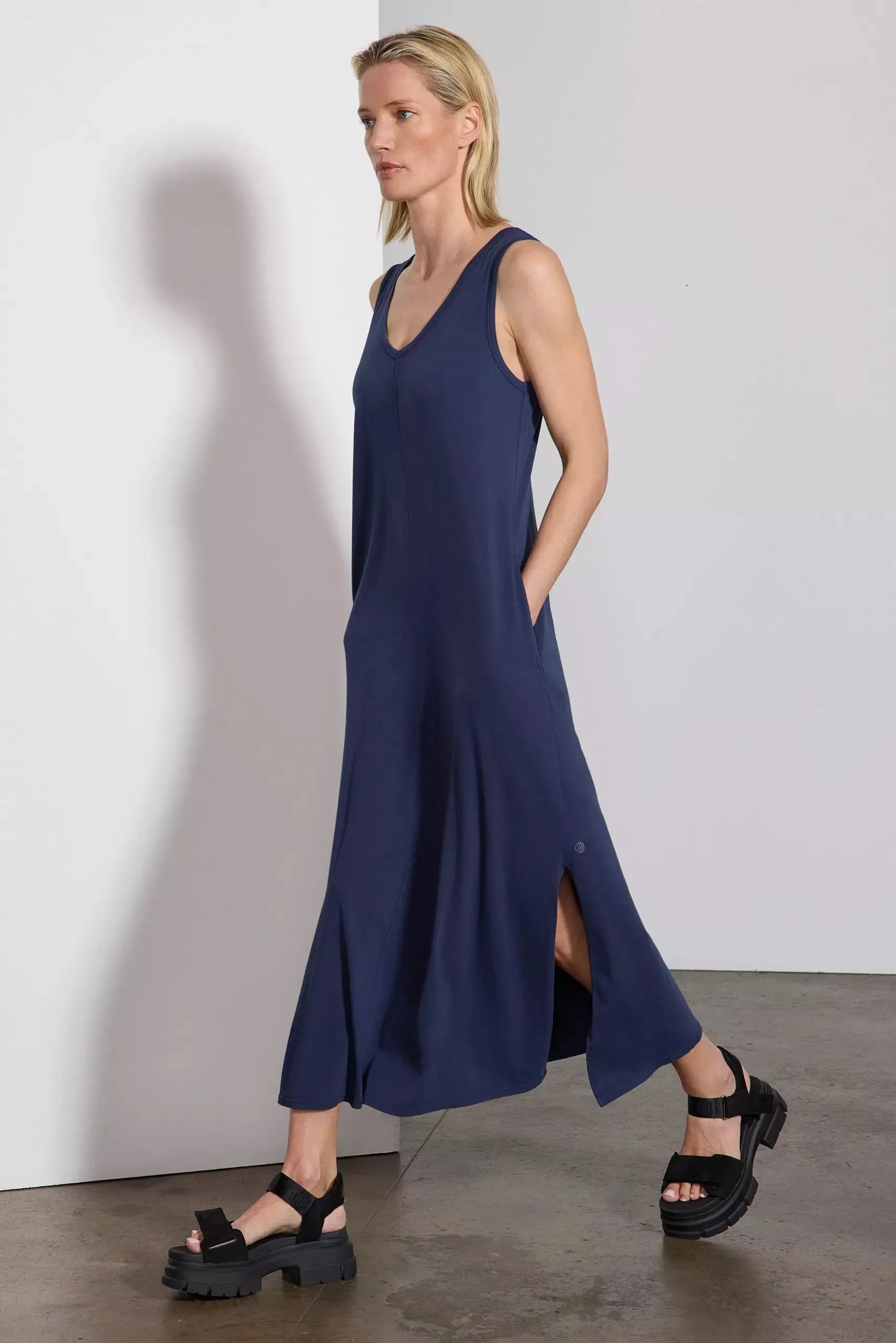 Calm V-Neck Dress - Deep Navy