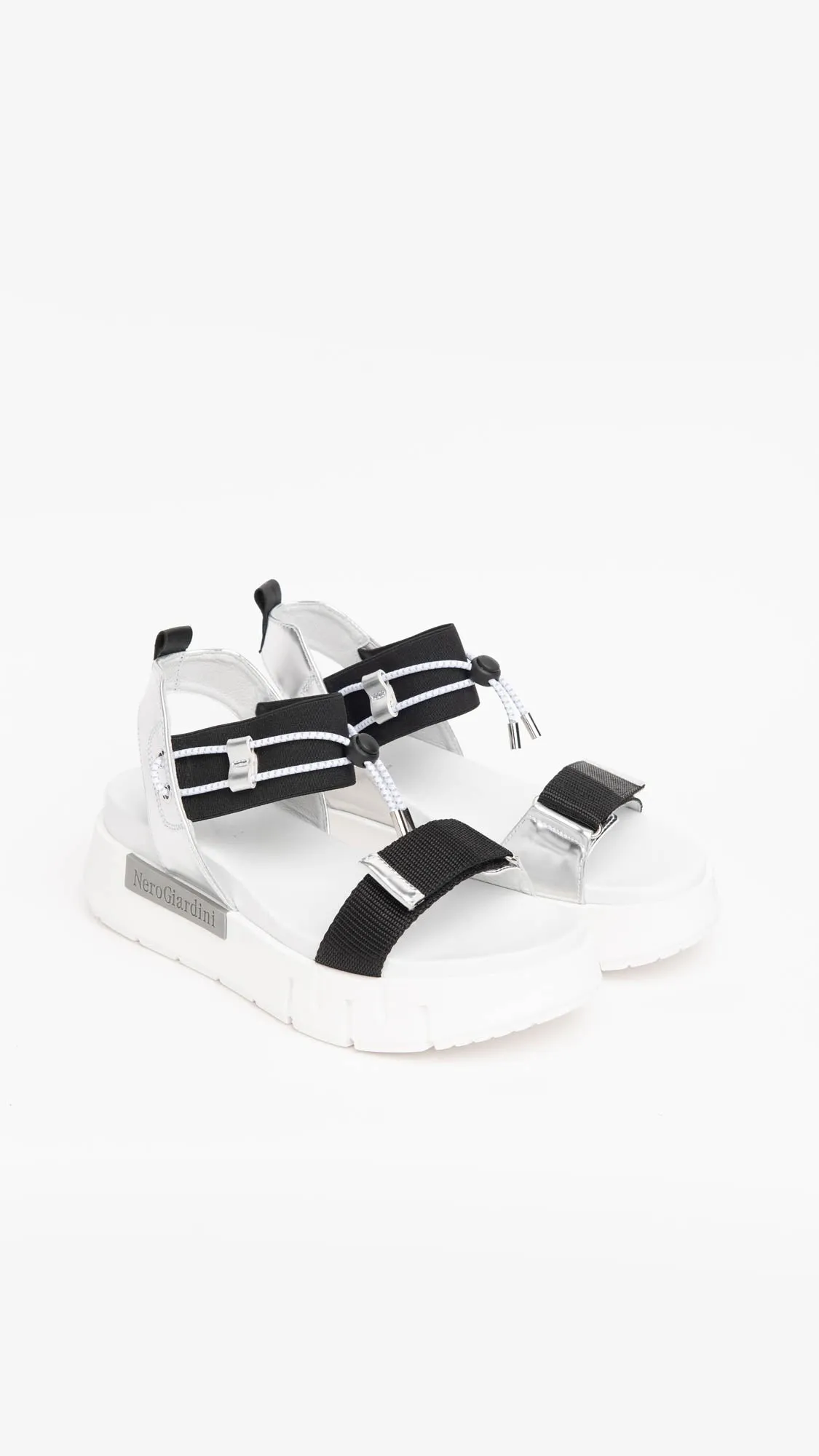 E219025D | Black