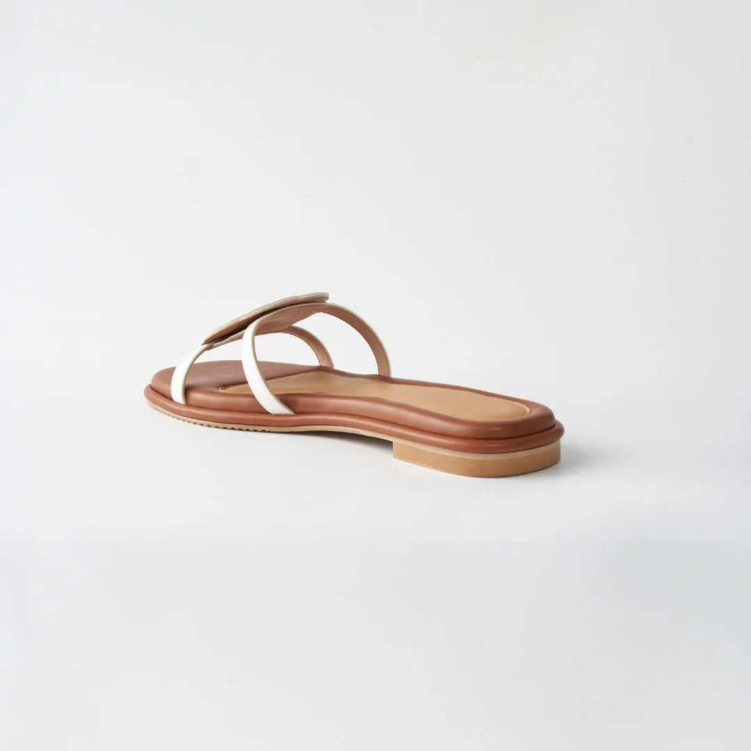 Fresh Flats in Hana White & Brown