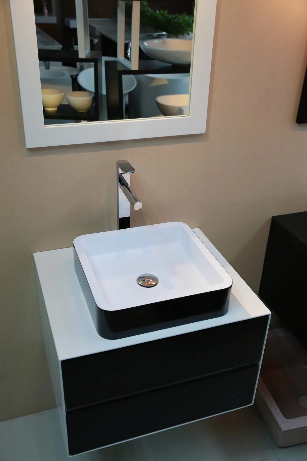 Hugi Matte Black & White Stone Basin - 400mm - B1154
