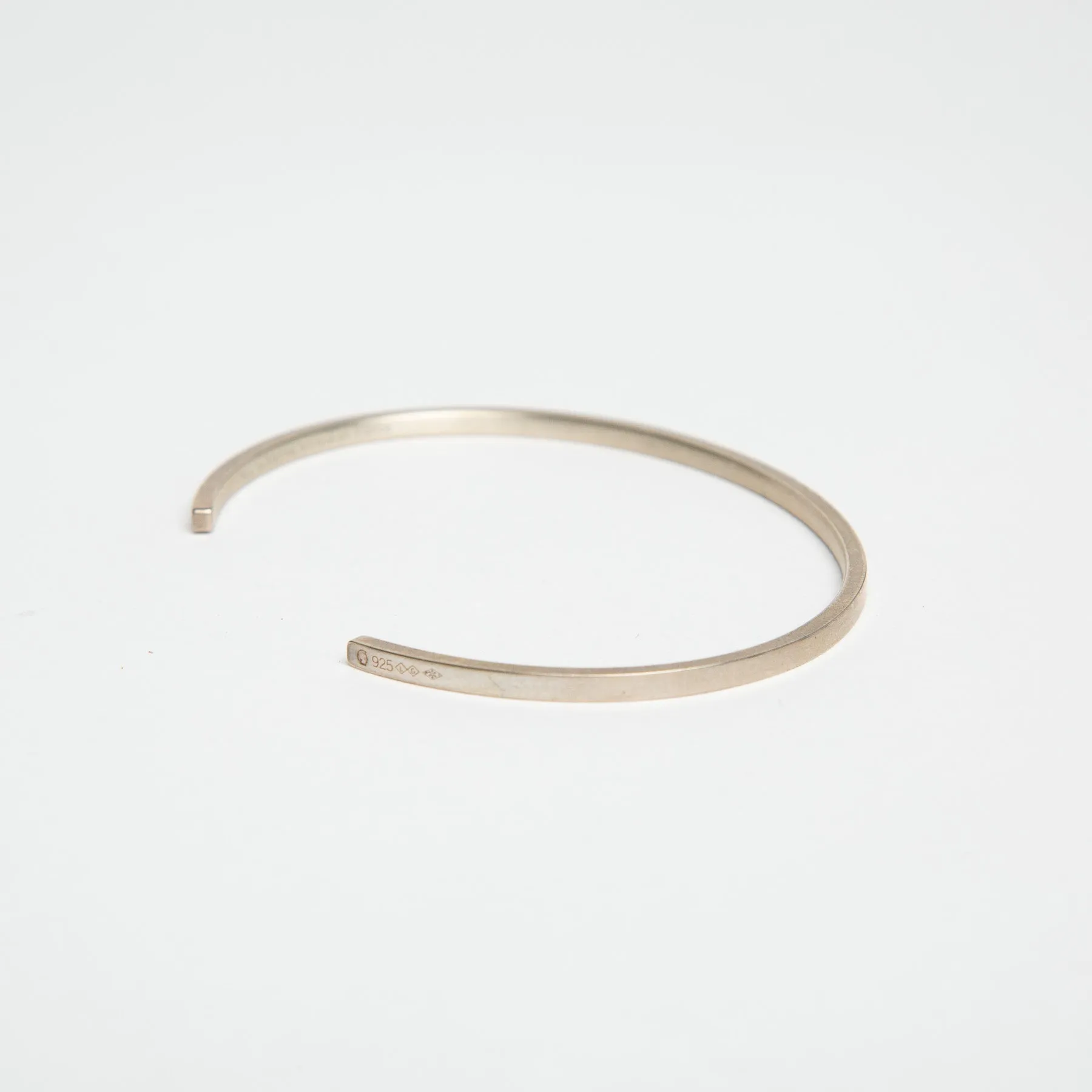 LE GRAMME | 7G POLISHED SILVER RIBBON CUFF BRACELET