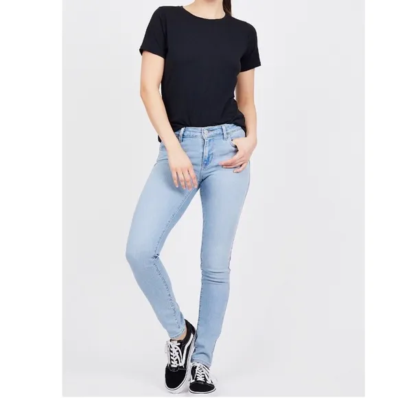 Levi’s Mid Rise Skinny Jean 👖