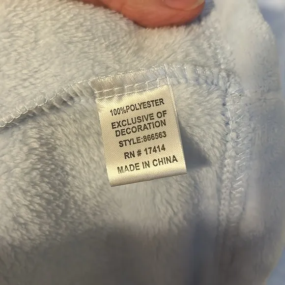 Miss Elaine zip front robe, pastel Blue, size M, NWT, good condition. Cozy,plush