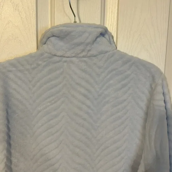 Miss Elaine zip front robe, pastel Blue, size M, NWT, good condition. Cozy,plush