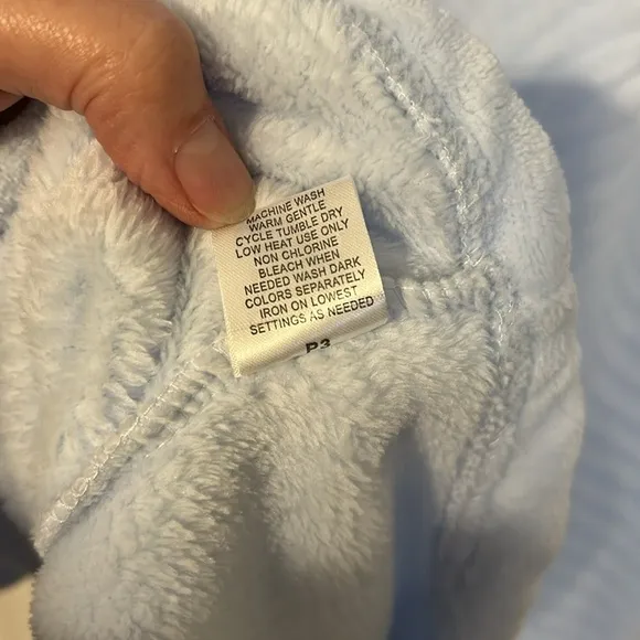 Miss Elaine zip front robe, pastel Blue, size M, NWT, good condition. Cozy,plush