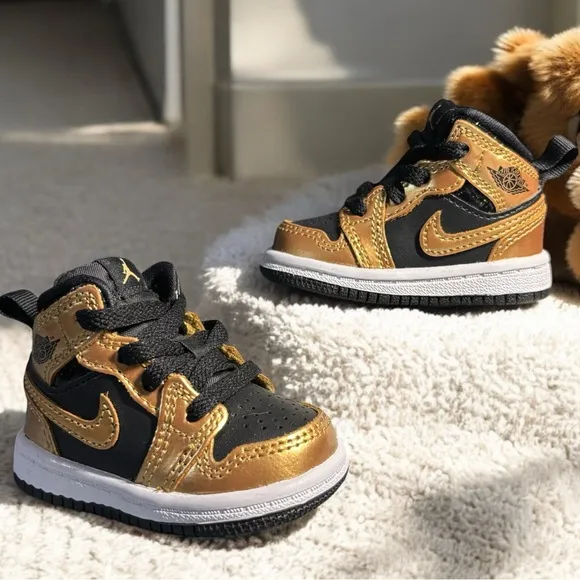 New! Infant Air Jordan 1 Retro High OG in Metallic Gold - Size 2c