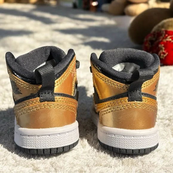 New! Infant Air Jordan 1 Retro High OG in Metallic Gold - Size 2c