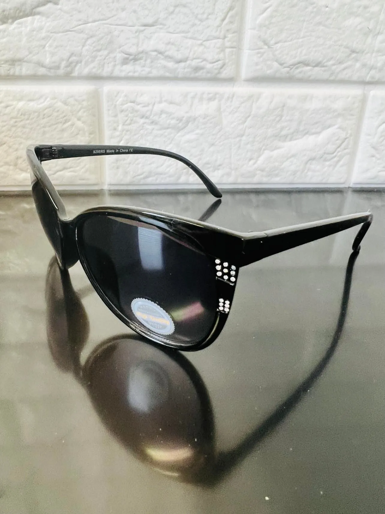 New Rep Designer Sunglasses, 400 UV Protection! Stylish Gradient Lenses! 9295RSBLK, Retails $40 