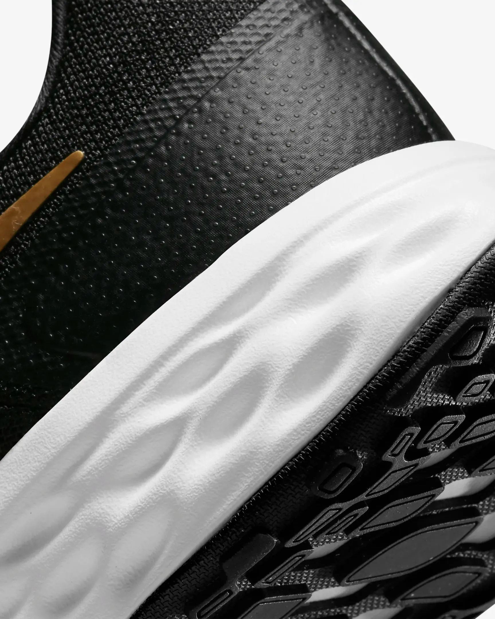 Nike Revolution 6