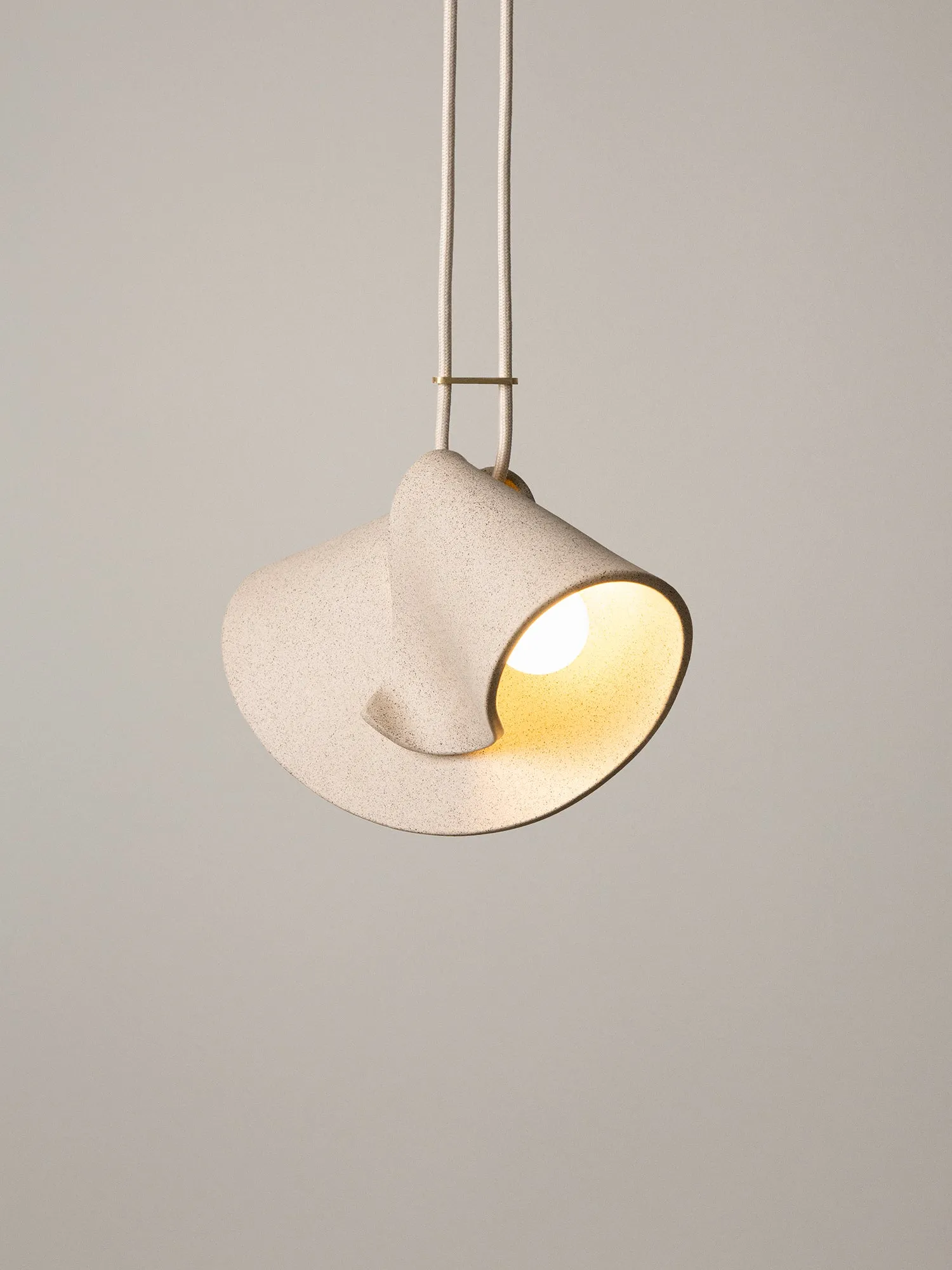 Shado Pendant, Sand