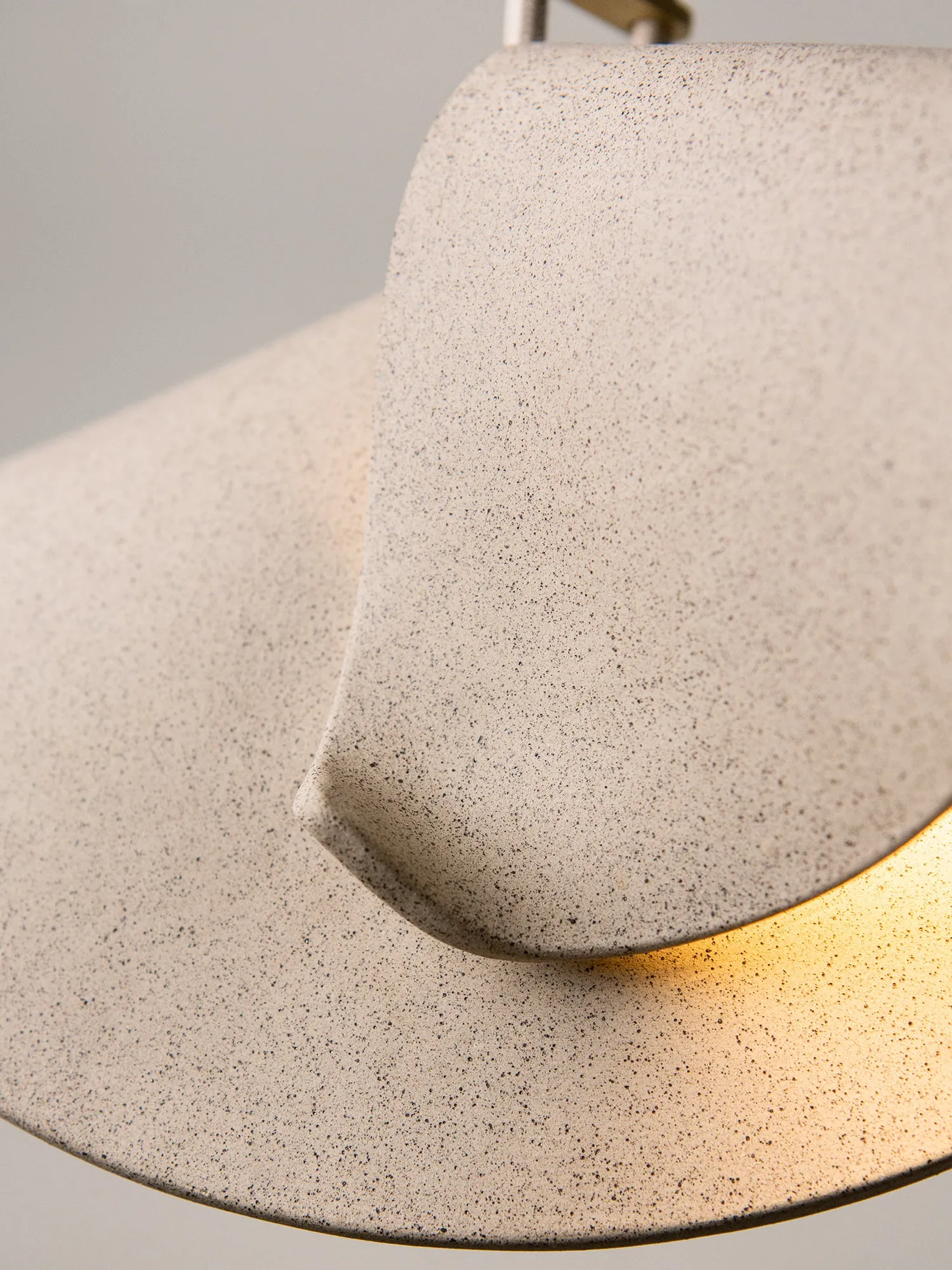 Shado Pendant, Sand