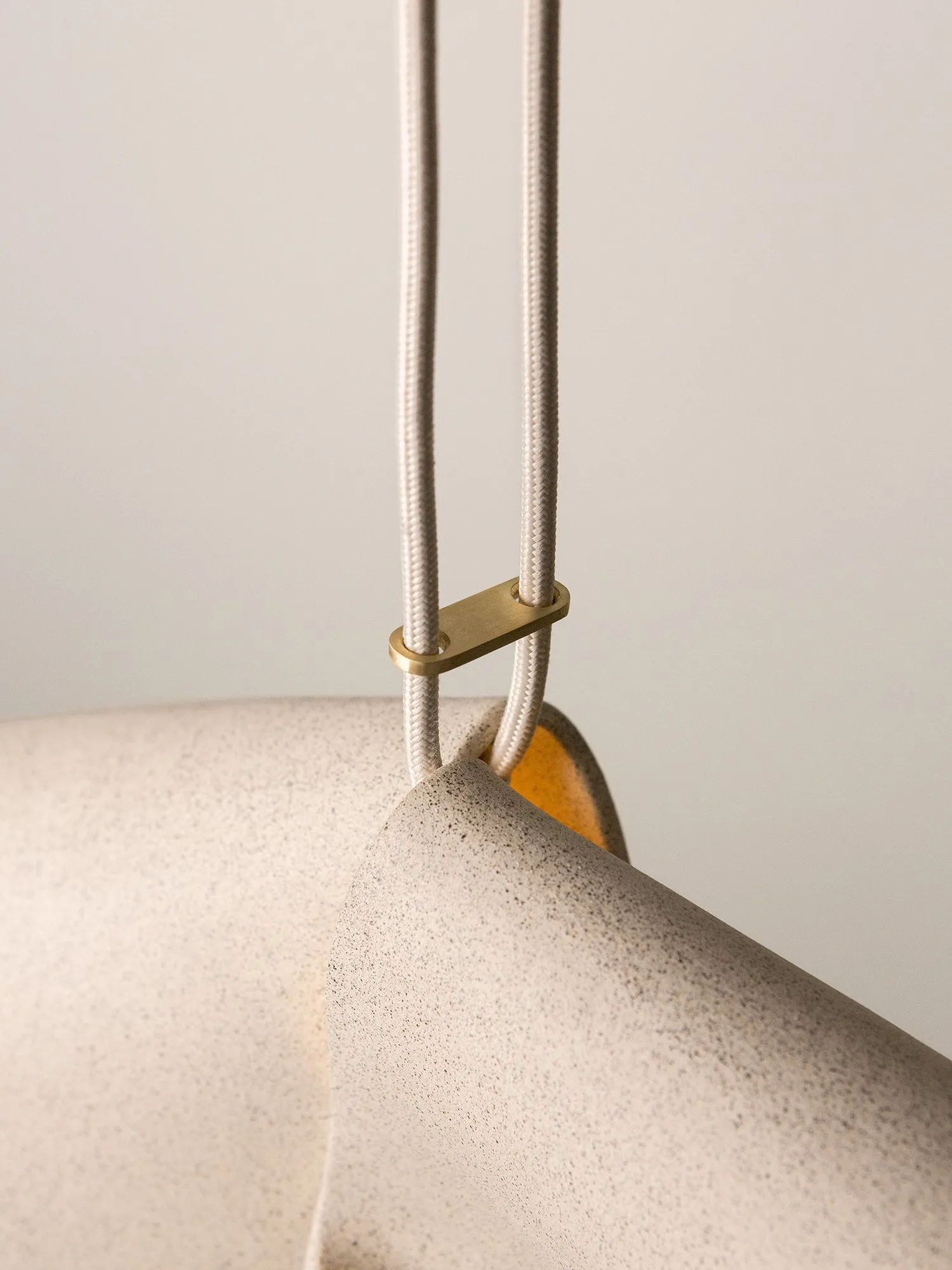 Shado Pendant, Sand