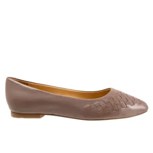Trotters Estee Woven T1769-117 Womens Brown Wide Leather Loafer Flats Shoes